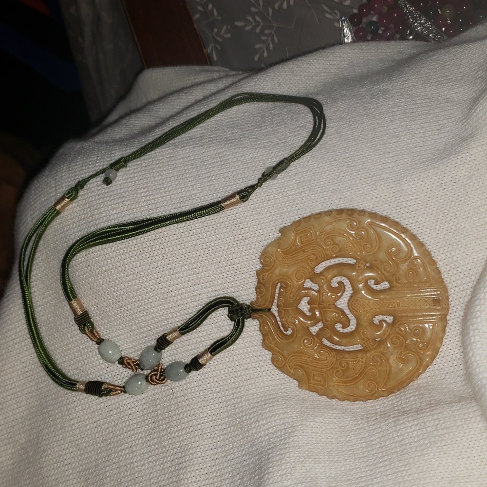 100% rare craved big yellow Jade medallion necklace